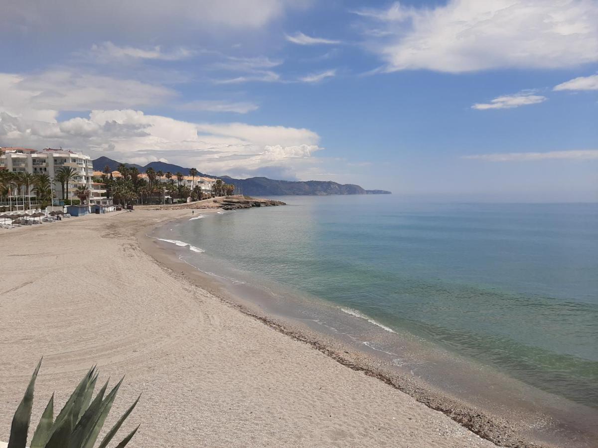 Playa Torecilla Beachfront Nerja Exterior foto